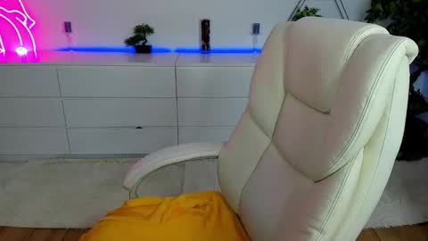 Katty online show from September 2025 06:56:02 PM