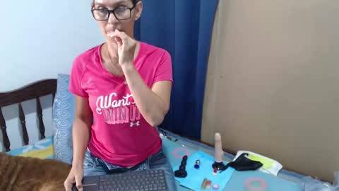 Snapshot of kattydirty144 chatting on January 2026 05:16:01 PM angel online show from January 2026 05:16:01 PM