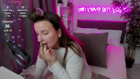 Kate online show from February 2025 06:44:02 AM