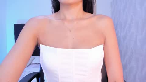 Kayla  online show from December 2025 11:38:02 AM