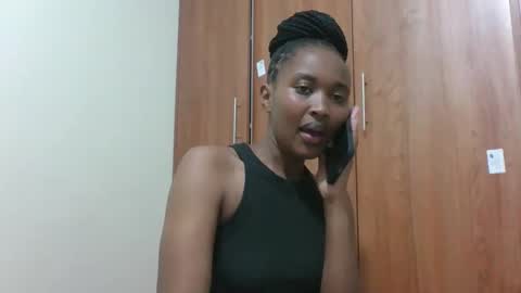 Snapshot of kaylar005 chatting on May 2026 05:42:02 PM kaylar online show from May 2026 05:42:02 PM