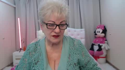 Snapshot of kaylesmoll chatting on May 2026 06:34:02 PM kaylesmoll online show from May 2026 06:34:02 PM
