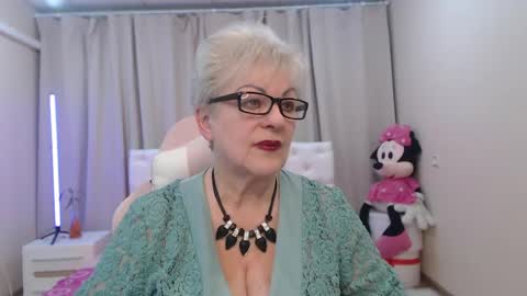 Snapshot of kaylesmoll chatting on May 2026 06:35:01 PM kaylesmoll online show from May 2026 06:35:01 PM