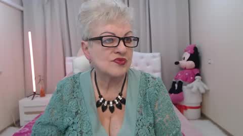 Snapshot of kaylesmoll chatting on May 2026 06:38:01 PM kaylesmoll online show from May 2026 06:38:01 PM