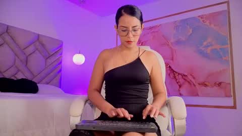 Keily online show from October 2025 11:44:02 AM