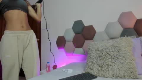 Keimy Wilde online show from March 2026 06:33:01 PM