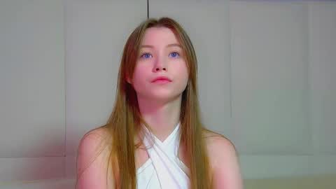 Keira online show from October 2025 06:16:02 PM