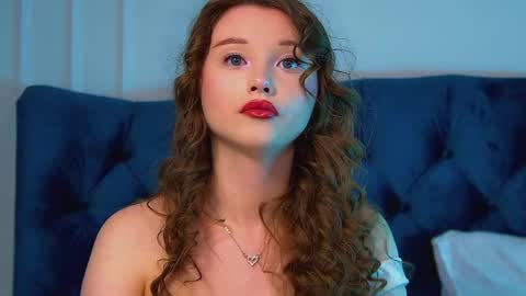 Keira online show from April 2026 06:32:02 PM