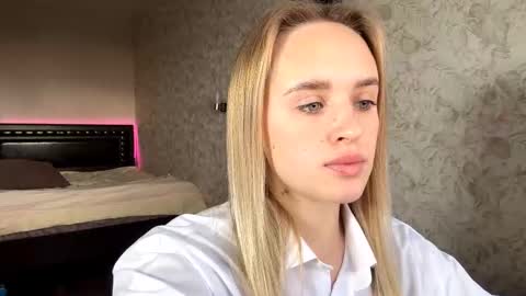 Sylvia online show from November 2025 08:03:02 AM