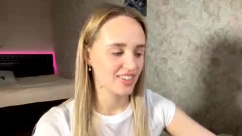 Sylvia online show from November 2025 08:03:02 AM