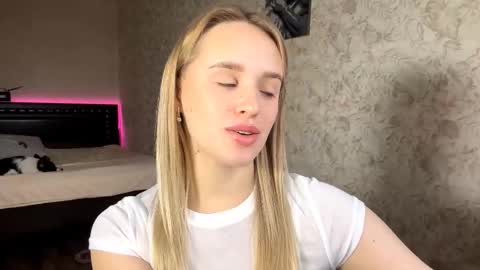 Sylvia online show from November 2025 08:04:01 AM