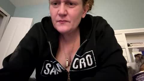 kellilyn10 online show from April 2026 01:44:01 AM