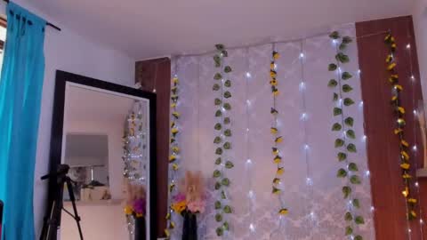 kelly__thomson online show from April 2026 01:49:01 PM