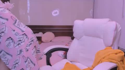 Kelly online show from April 2026 07:33:01 AM