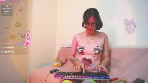 Snapshot of kelly_blue chatting on November 2025 09:25:02 PM Kelly online show from November 2025 09:25:02 PM