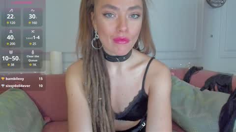 Snapshot of kellyfouler chatting on December 2024 01:43:02 PM KellyFouler online show from December 2024 01:43:02 PM