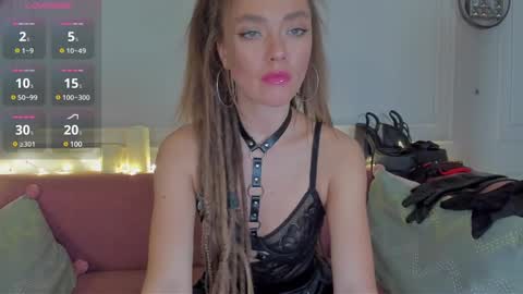 Snapshot of kellyfouler chatting on February 2025 01:53:02 PM KellyFouler online show from February 2025 01:53:02 PM