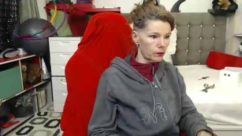 kelly online show from February 2025 10:18:01 PM