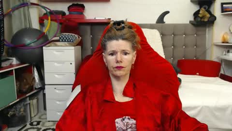 kelly online show from February 2025 06:51:01 PM