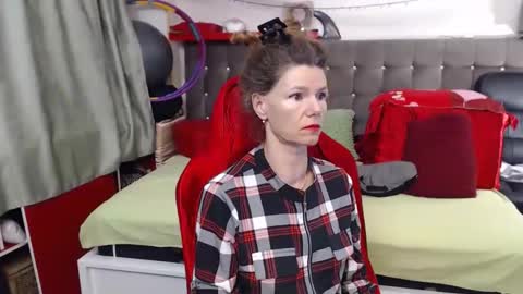 kelly online show from October 2025 08:42:01 PM