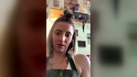 Snapshot of kellyy_marieee13 chatting on May 2026 12:23:01 PM kellyy_marieee13 online show from May 2026 12:23:01 PM