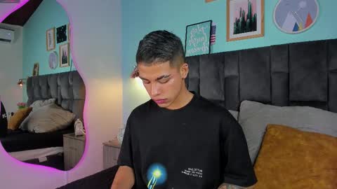   online show from February 2025 02:33:02 AM