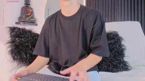   online show from December 2025 07:00:01 PM