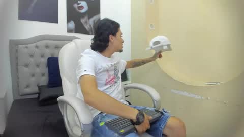 Snapshot of ken_valkov chatting on April 2026 07:19:01 PM Ken Valkov online show from April 2026 07:19:01 PM