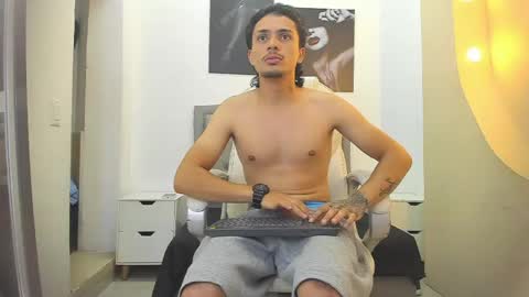 Snapshot of ken_valkov chatting on April 2026 08:04:01 PM Ken Valkov online show from April 2026 08:04:01 PM