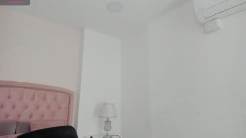 Kendall online show from September 2025 05:09:02 AM