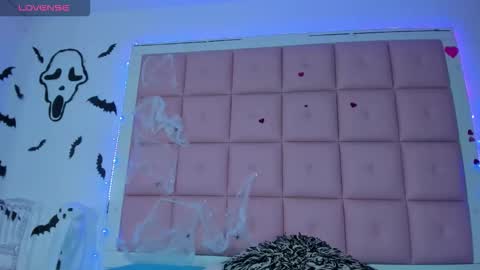 Kendall Steele online show from November 2025 01:01:02 PM