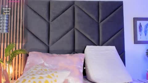 Kendall online show from November 2025 04:07:01 PM