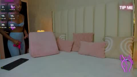 Kendal  online show from November 2025 02:32:02 PM