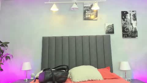 Snapshot of kendra_london chatting on June 2026 11:12:02 AM Kendra London online show from June 2026 11:12:02 AM
