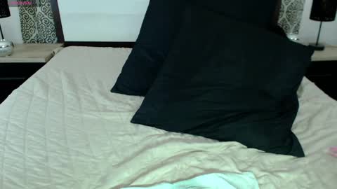 Snapshot of kendra_squirts chatting on May 2026 07:36:01 AM Kendra online show from May 2026 07:36:01 AM