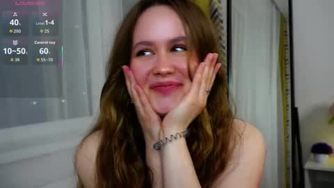 Kira online show from November 2025 08:21:02 PM