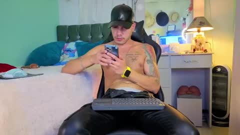 Snapshot of kenfenty chatting on October 2025 01:30:02 AM Chriss Morales online show from October 2025 01:30:02 AM