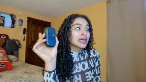 Snapshot of keniia_riizz chatting on June 2026 06:19:01 PM Kenia online show from June 2026 06:19:01 PM
