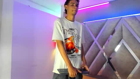 kenix online show from November 2025 09:37:02 PM