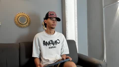 kenix online show from November 2025 07:59:02 PM