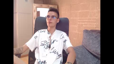 kenn_boy_ online show from January 2025 03:45:01 PM