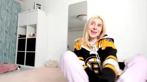 Kenzie online show from December 2024 04:58:02 AM