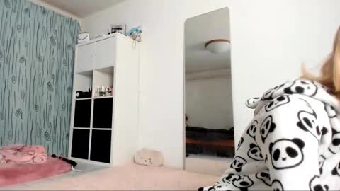 Kenzie online show from January 2025 05:05:01 AM