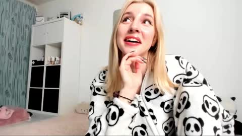 Kenzie online show from February 2025 05:29:02 AM