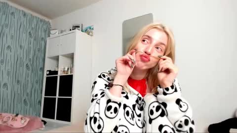 Kenzie online show from February 2025 05:29:01 AM