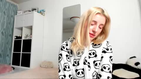 Kenzie online show from February 2025 05:49:02 AM