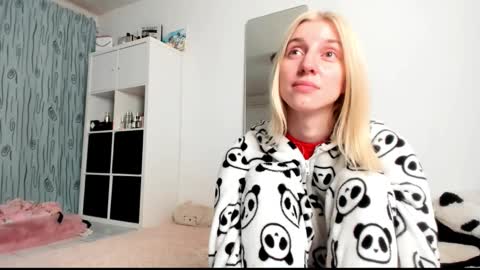 Kenzie online show from February 2025 05:02:02 AM