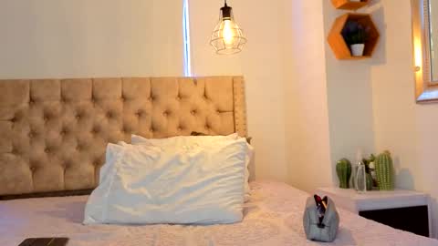 Kery Hillson online show from April 2026 02:11:02 PM