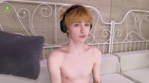 Snapshot of kessy_white chatting on June 2026 08:32:02 PM Kessy online show from June 2026 08:32:02 PM