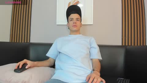 Snapshot of kevinn_blue chatting on September 2025 07:57:02 PM Sexy Hot Kevin online show from September 2025 07:57:02 PM